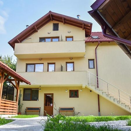 Tomis House Hotel Curtea De Arges Exterior photo