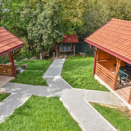 Tomis House Hotel Curtea De Arges Exterior photo