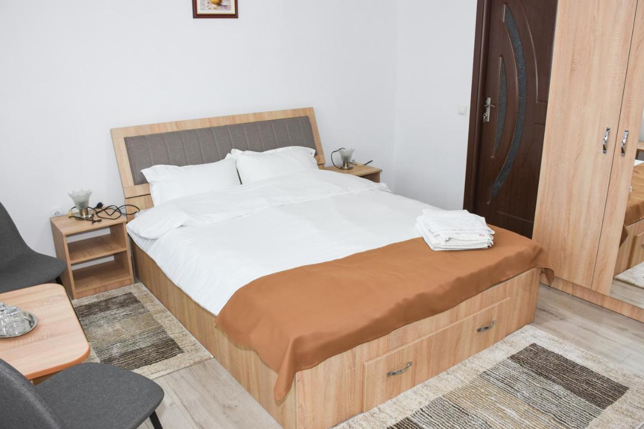 Tomis House Hotel Curtea De Arges Exterior photo