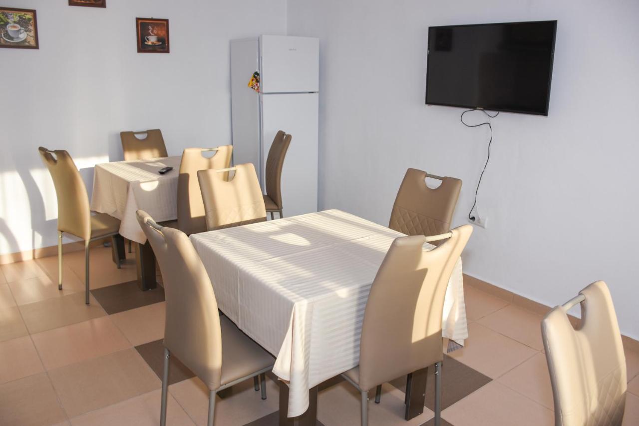 Tomis House Hotel Curtea De Arges Exterior photo