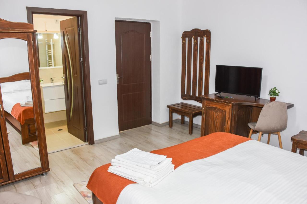 Tomis House Hotel Curtea De Arges Exterior photo
