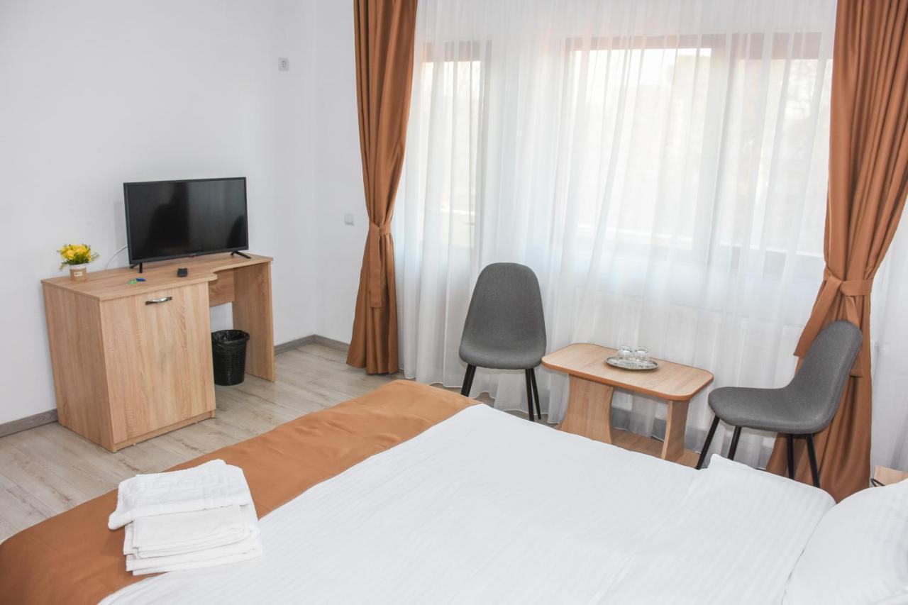 Tomis House Hotel Curtea De Arges Exterior photo
