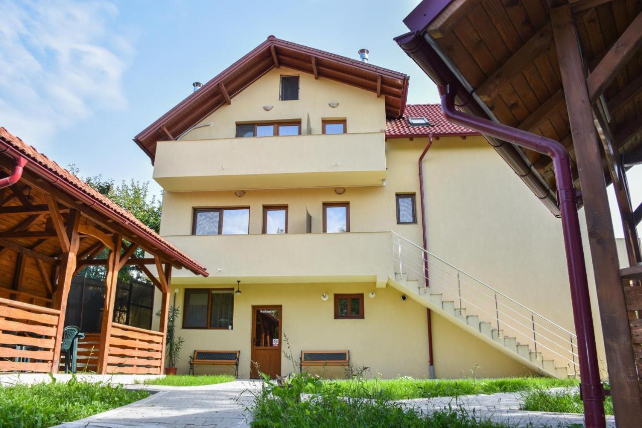 Tomis House Hotel Curtea De Arges Exterior photo